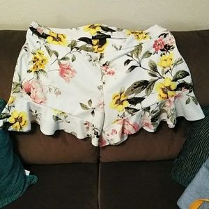 Floral Ashley Stewart shorts size 28